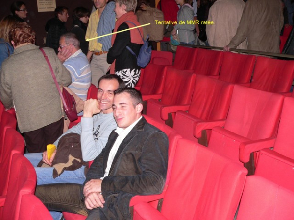 MMR culturel en fauteuil rouge